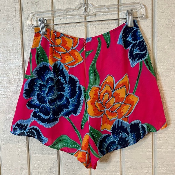 Show Me Your Mumu Sawyer Shorts in Floratopia, size XS. Tiny spot (see photos). - Picture 6 of 8